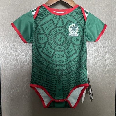 Body de bebé verde com padrão e logótipo México