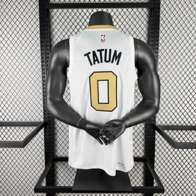 Camisola de basquetebol preta e dourada com nome TATUM e número 0