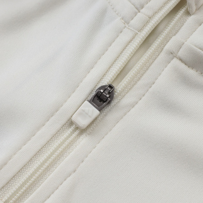 Fecho éclair branco em tecido branco com textura fina