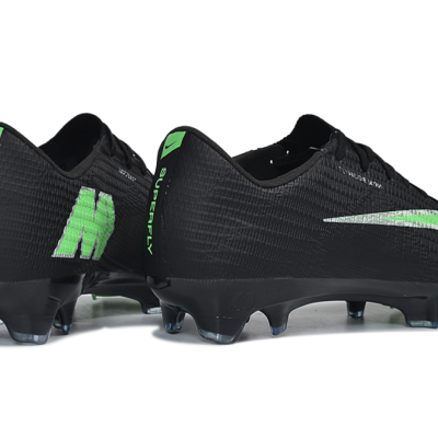 Chuteiras de futebol Nike Mercurial Superfly pretas com detalhes verdes