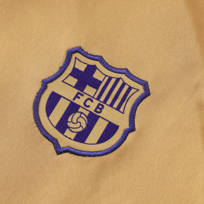 Tecido castanho com bordado do escudo FCB roxo
