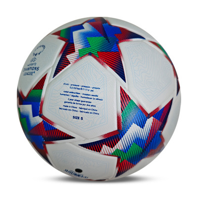bola de futebol colorida tamanho 5 com texto e logotipo UEFA Champions League