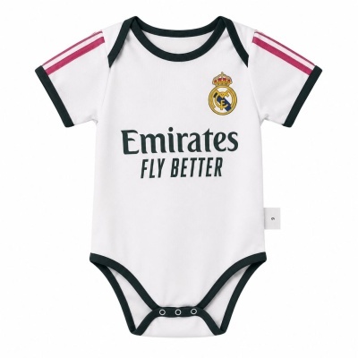Body para bebé branco com logotipo do Real Madrid e texto Emirates FLY BETTER
