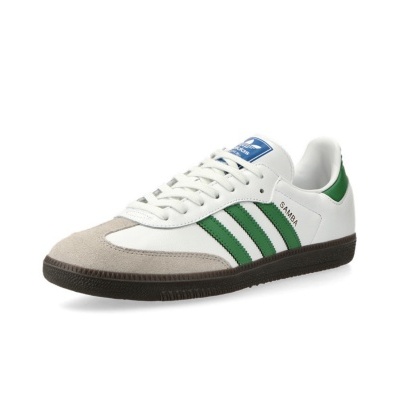 Ténis Adidas Samba branco com riscas verdes e sola castanha