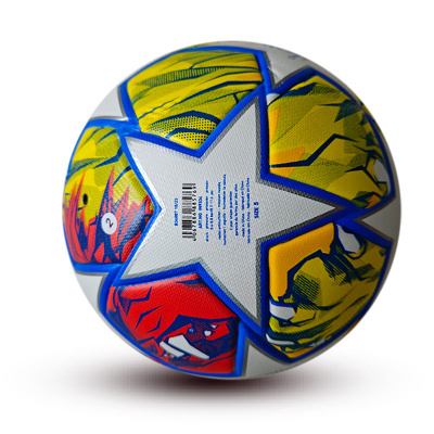 Bola de futebol colorida com padrão estrela e texto central