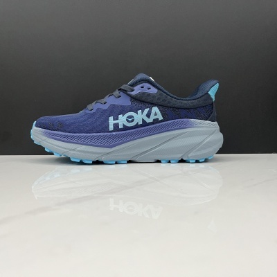 Ténis desporto HOKA azul escuro com sola branca e detalhes azul claro