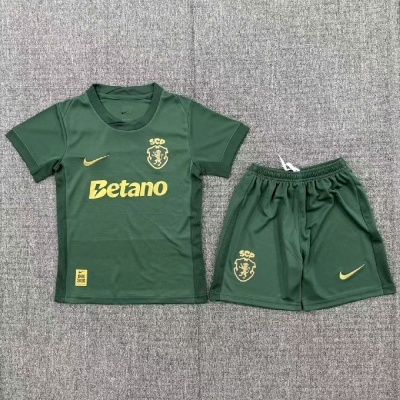 Conjunto de roupa desportiva infantil verde com logótipos SCP e Nike dourados