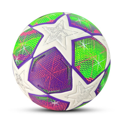 Bola de futebol colorida com padrão de estrelas em relevo