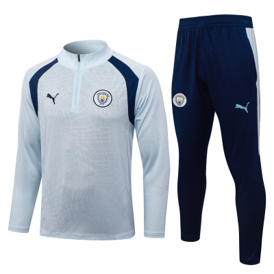 Conjunto desportivo Manchester City branco e azul-escuro com logótipos da Puma