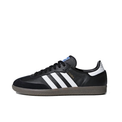 Ténis Adidas Samba preto com riscas brancas e sola castanha