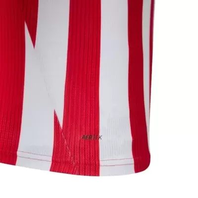 Riscas verticais vermelhas e brancas em tecido desportivo com texto AERTEK