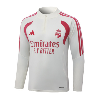 Camisola desportiva do Real Madrid branca com detalhes vermelhos e texto de patrocinador