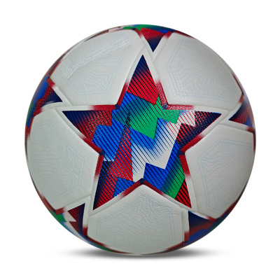 Bola de futebol branca com padrão colorido em forma de estrela