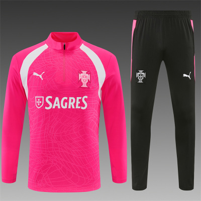 Conjunto desportivo em rosa e preto com logos e texto Sagres