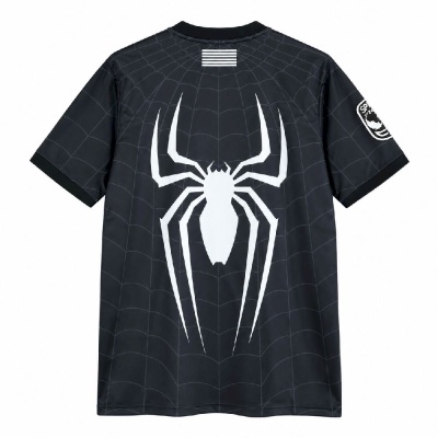 T-shirt preta com teia de aranha cinzenta e símbolo branco de aranha nas costas