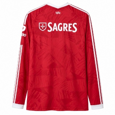 Camisola de futebol vermelha com texto SAGRES nas costas e riscas brancas nas mangas.