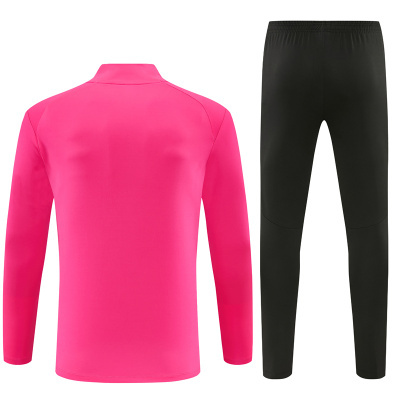 Conjunto de roupa desportiva rosa e preta