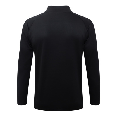 Camisola preta de manga comprida vista de costas com gola subida