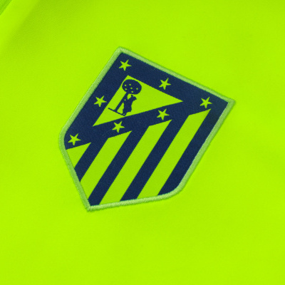 Emblema bordado do Atlético de Madrid em tecido amarelo fluorescente