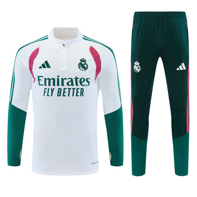 Conjunto desportivo feminino Real Madrid branco e verde com riscas rosa, logótipos Adidas e Real Madrid.