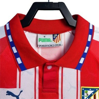 Gola e parte superior de camisola PUMA Atlético Madrid com riscas vermelhas e brancas