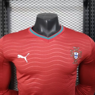 T-shirt desportiva vermelha de manga comprida com logos Puma e FPF