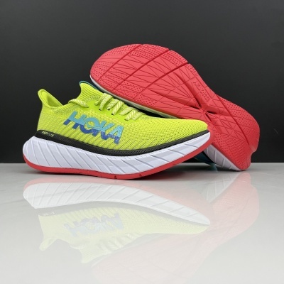 Ténis de corrida HOKA amarelo fluorescente com sola vermelha e branca