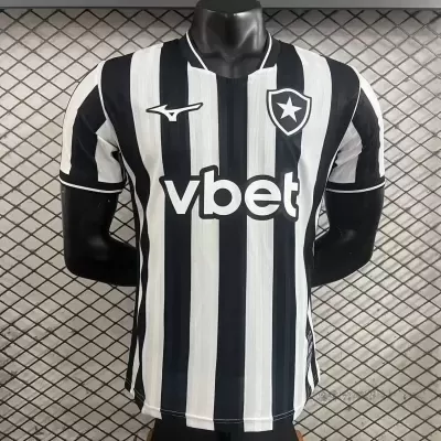 Camisola de futebol preta e branca com logótipos vbet e escudo