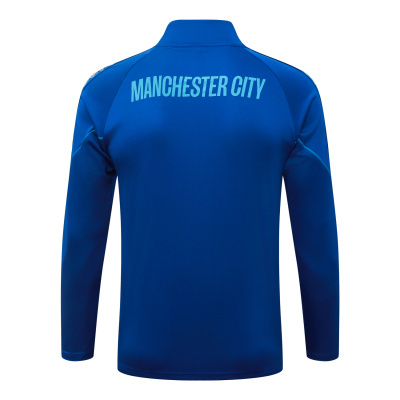 Camisola azul de manga comprida com texto Manchester City nas costas