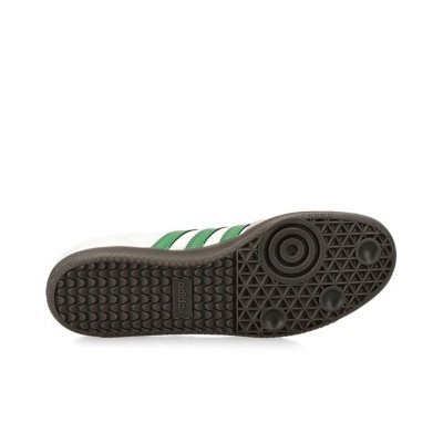 Sola de ténis Adidas preta com padrão texturado e riscas verdes na parte superior do ténis