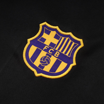 Emblema bordado FCB roxo amarelo em tecido preto