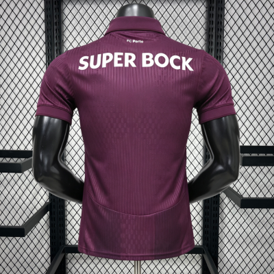 Camisola de futebol vinho com texto branco SUPR BOCK e FC Porto nas costas