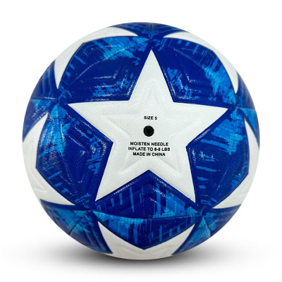 Bola de futebol azul e branca com estrelas e texto informativo.