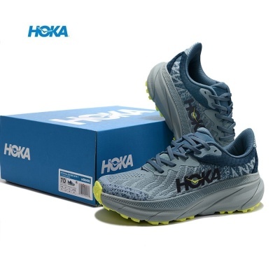 Ténis HOKA azuis com caixa azul com logo