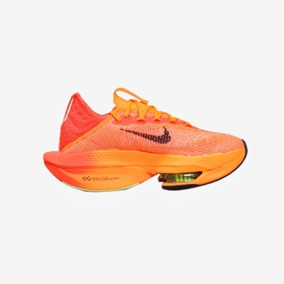 Ténis desportivos de malha laranja com detalhe preto do logotipo Nike e sola laranja