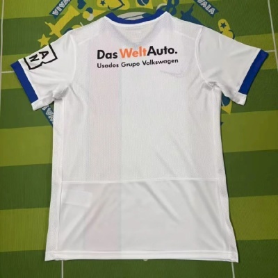 Camisola branca com texto promocional Volkswagen nas costas