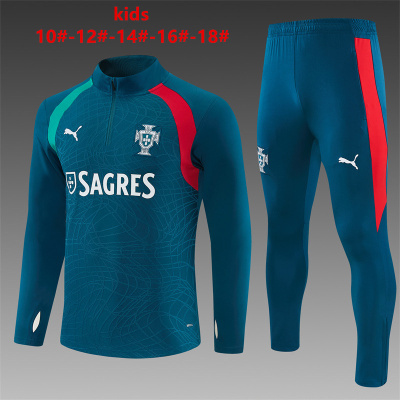 Conjunto desportivo azul infantil com logos Puma e SAGRES