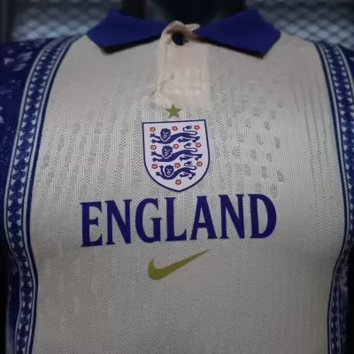 Camisola de futebol da seleção de Inglaterra com emblema e logo Nike.