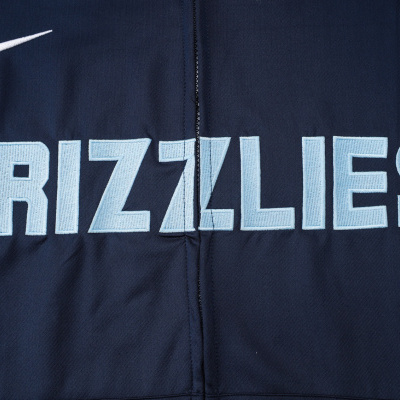 Casaco desportivo azul escuro com texto GRIZZLIES bordado em azul claro e logo Nike branco