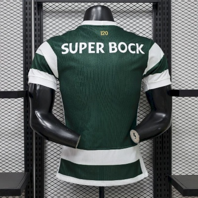 T-shirt de futebol verde e branca com texto SUPER BOCK nas costas