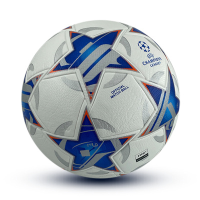 Bola de futebol branca com padrão de estrelas azuis e detalhes de cor laranja e cinza