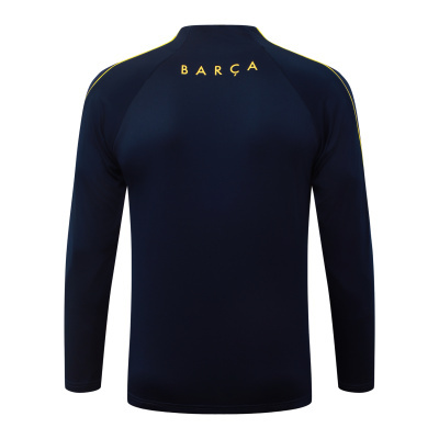 Camisola desportiva azul escuro com manga comprida e texto BARÇA amarelo nas costas