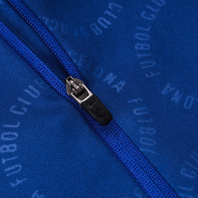 Fecho éclair preto em tecido azul com texto impresso branco circular