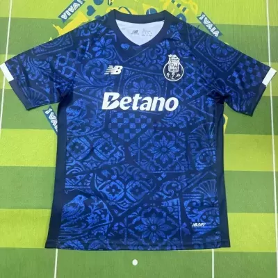 Camisola azul do FC Porto com padrão azulejo e logótipos