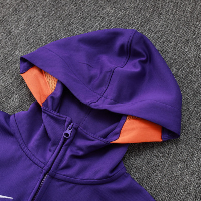Casaco desportivo com capuz roxo e interior laranja