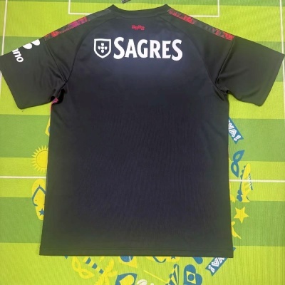 Camisola preta de futebol com logótipo SAGRES em branco