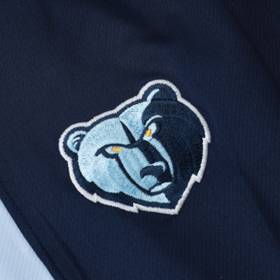 tecido azul escuro com bordado urso estilizado bicolor