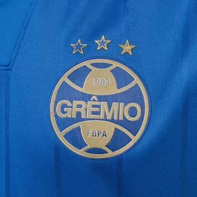 Emblema bordado do clube Grêmio em tecido azul