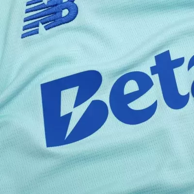 Tecido azul claro com logótipos azuis da New Balance e Bet.