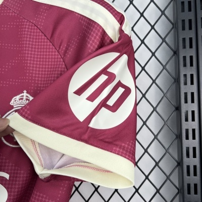 Manga de camisola desportiva vinhos com logótipo HP e coroa bordada